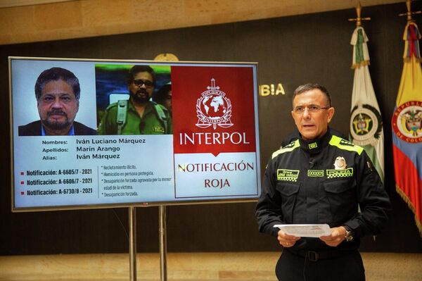 La oficina nacional de Interpol de la Policía en Colombia y la Fiscalía General de la Nación reactivaron tres circulares rojas contra Luciano Marín, alias 'Iván Márquez', exnegociador de paz de la antigua guerrilla de las FARC y hoy disidente y cabecilla de la organización Segunda Marquetalia, informó este miércoles el director de la Policía Nacional, Jorge Luis Vargas.  - Sputnik Mundo