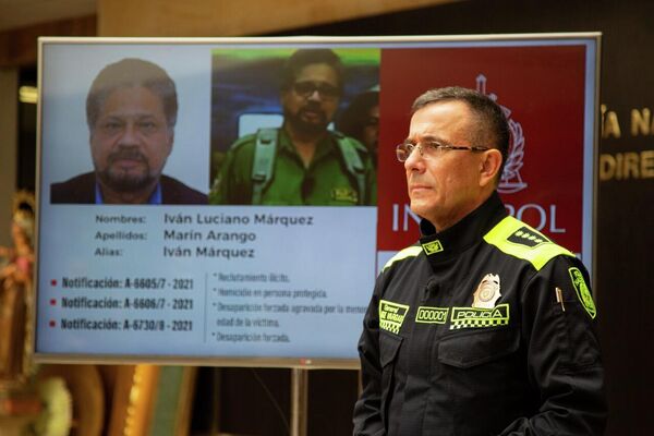 La oficina nacional de Interpol de la Policía en Colombia y la Fiscalía General de la Nación reactivaron tres circulares rojas contra Luciano Marín, alias 'Iván Márquez', exnegociador de paz de la antigua guerrilla de las FARC y hoy disidente y cabecilla de la organización Segunda Marquetalia, informó este miércoles el director de la Policía Nacional, Jorge Luis Vargas.  - Sputnik Mundo