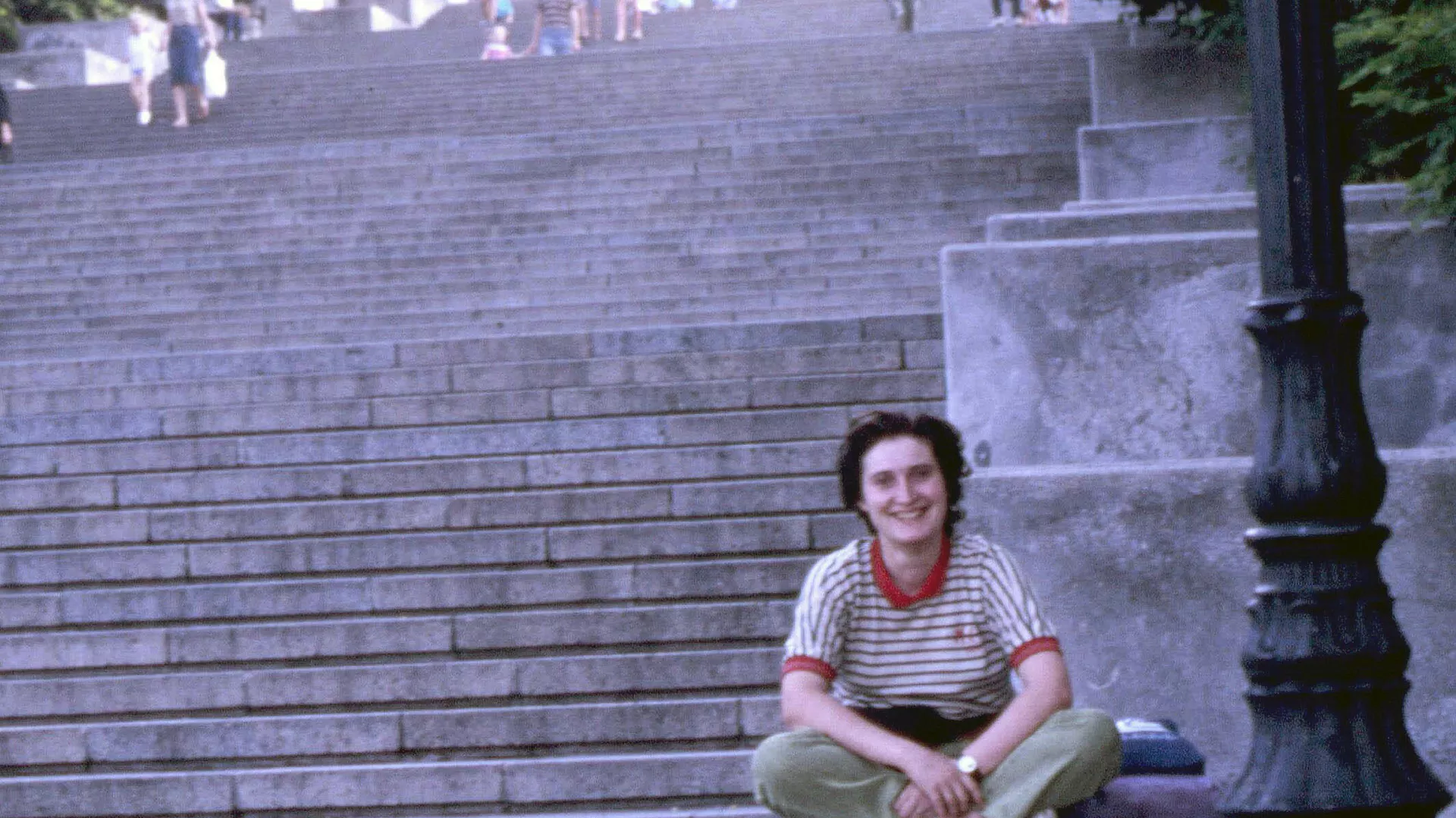 Sara Gutiérrez en las escaleras en las que se filmó 'El acorazado Potemkin' en Odesa (Ucrania) Sara Gutiérrez en las escaleras en las que se filmó 'El acorazado Potemkin' en Odesa (Ucrania) - Sputnik Mundo, 1920, 08.08.2021