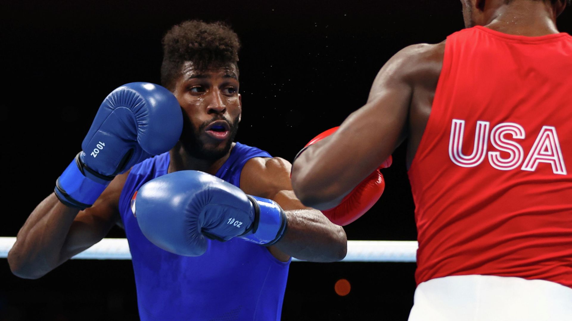 El cubano Andy Cruz durante una pelea con el estadounodense Keyshawn Davis - Sputnik Mundo, 1920, 08.08.2021
