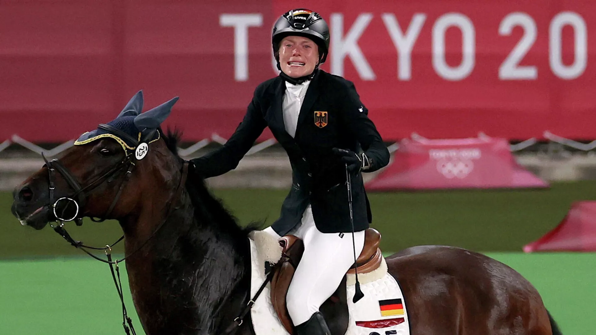 La pentatleta alemana Annika Schleu vivió su peor pesadilla en Tokio y rompió en llanto en medio de la prueba de hípica después de que su caballo, Saint Boy, se negara a saltar