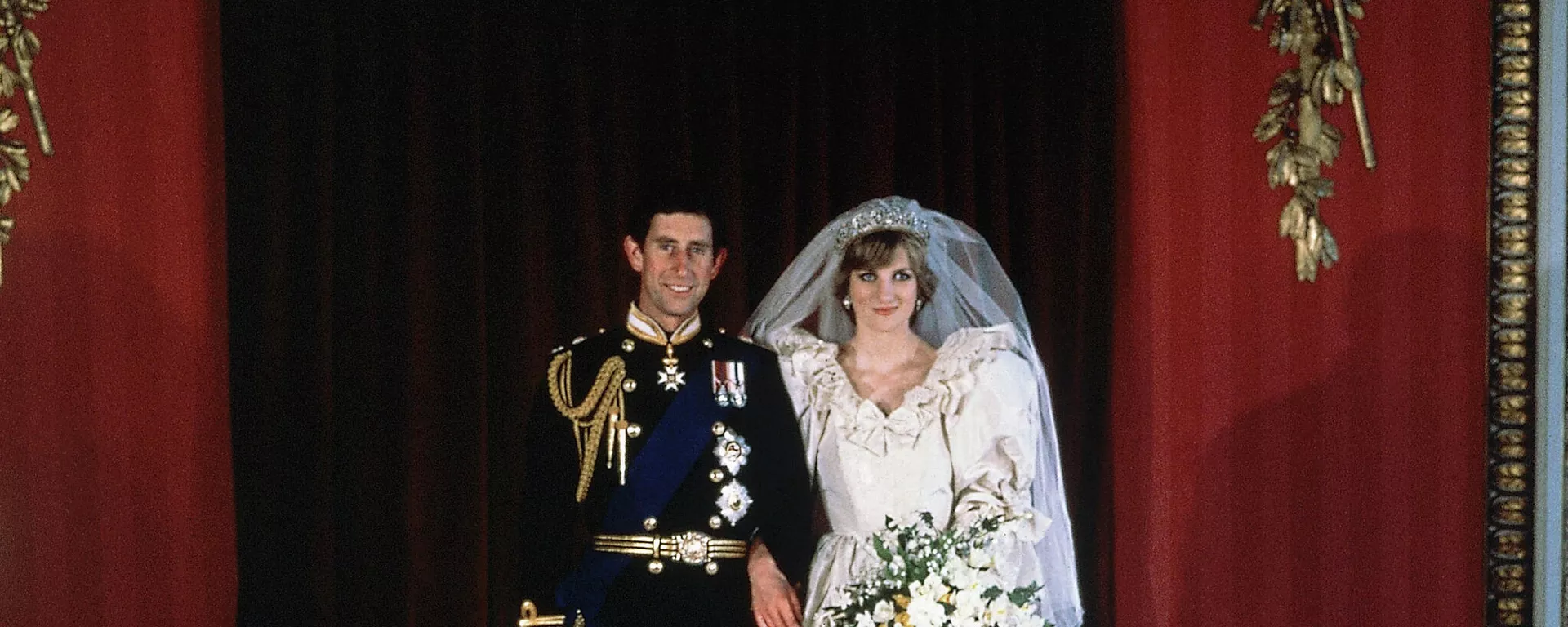 El príncipe Carlos y la princesa Diana el día de su boda El príncipe Carlos y la princesa Diana el día de su boda - Sputnik Mundo, 1920, 08.08.2021