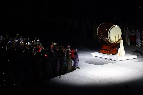 Un artista japonés presenta una actuación tradicional en el estadio olímpico. Un artista japonés presenta una actuación tradicional en el estadio olímpico. - Sputnik Mundo