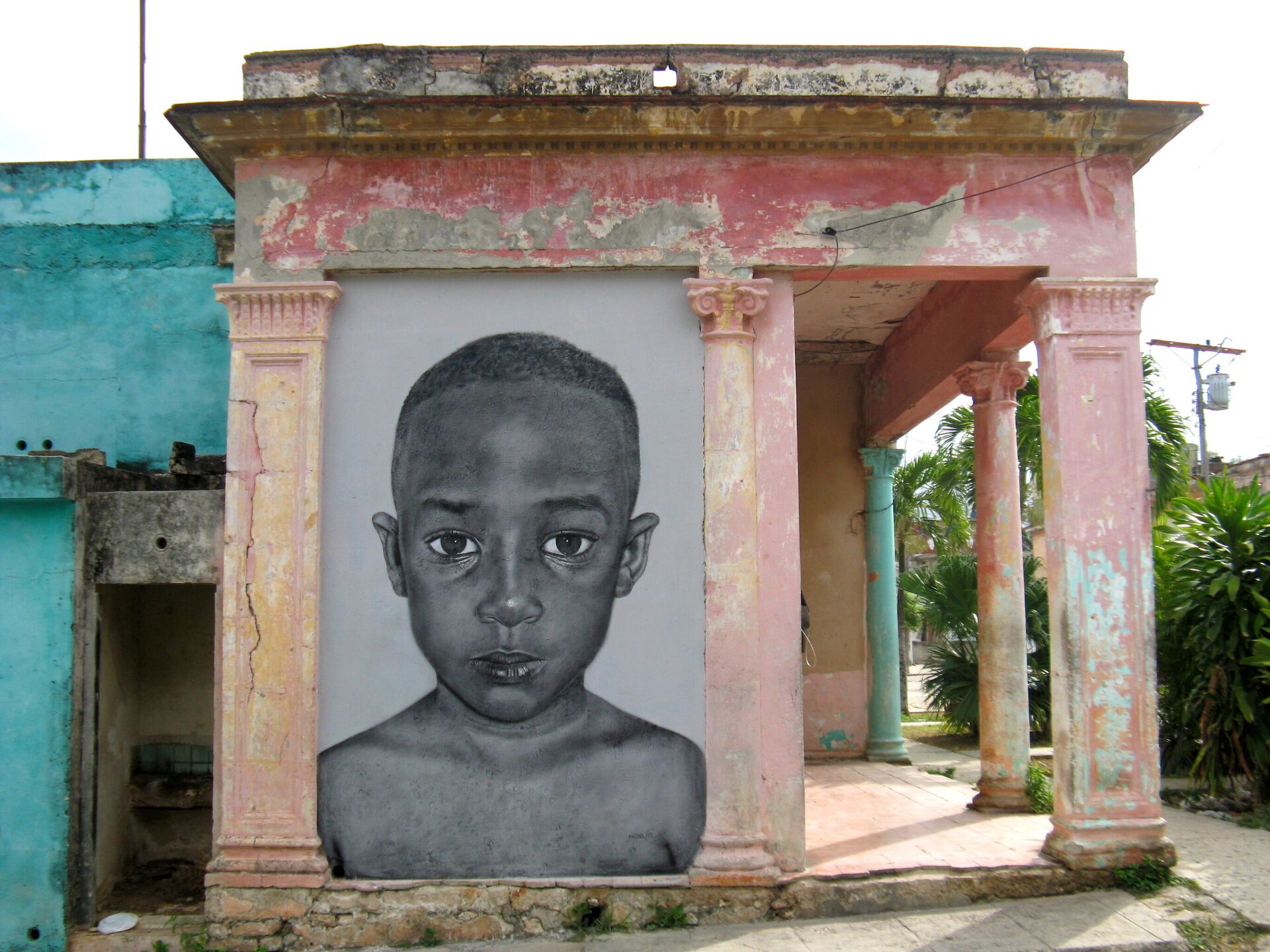 Rostros de niños en murales de la serie 'Colosos', del artista Maisel López, ubicados en La Habana, Cuba - Sputnik Mundo, 1920, 10.08.2021