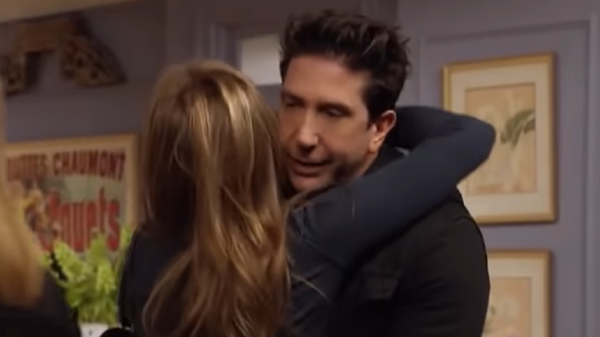 David Schwimmer junto a Jennifer Aniston en el set de 'Friends: The Reunion' - Sputnik Mundo