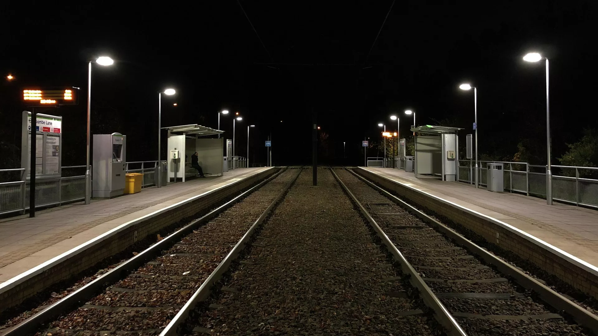 Unas líneas del tren urbano (imagen referencial)