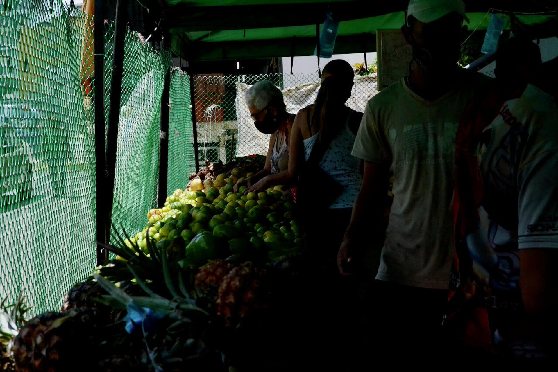 Consumo del pueblo venezolano se redujo drásticamente durante los años fuertes de bloqueo y crisis económica - Sputnik Mundo, 1920, 11.08.2021