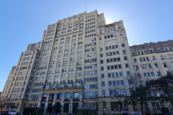 Edificio principal de la Facultad de Medicina, de arquitectura de estilo art decó, uno de los más grandes de la UBA - Sputnik Mundo