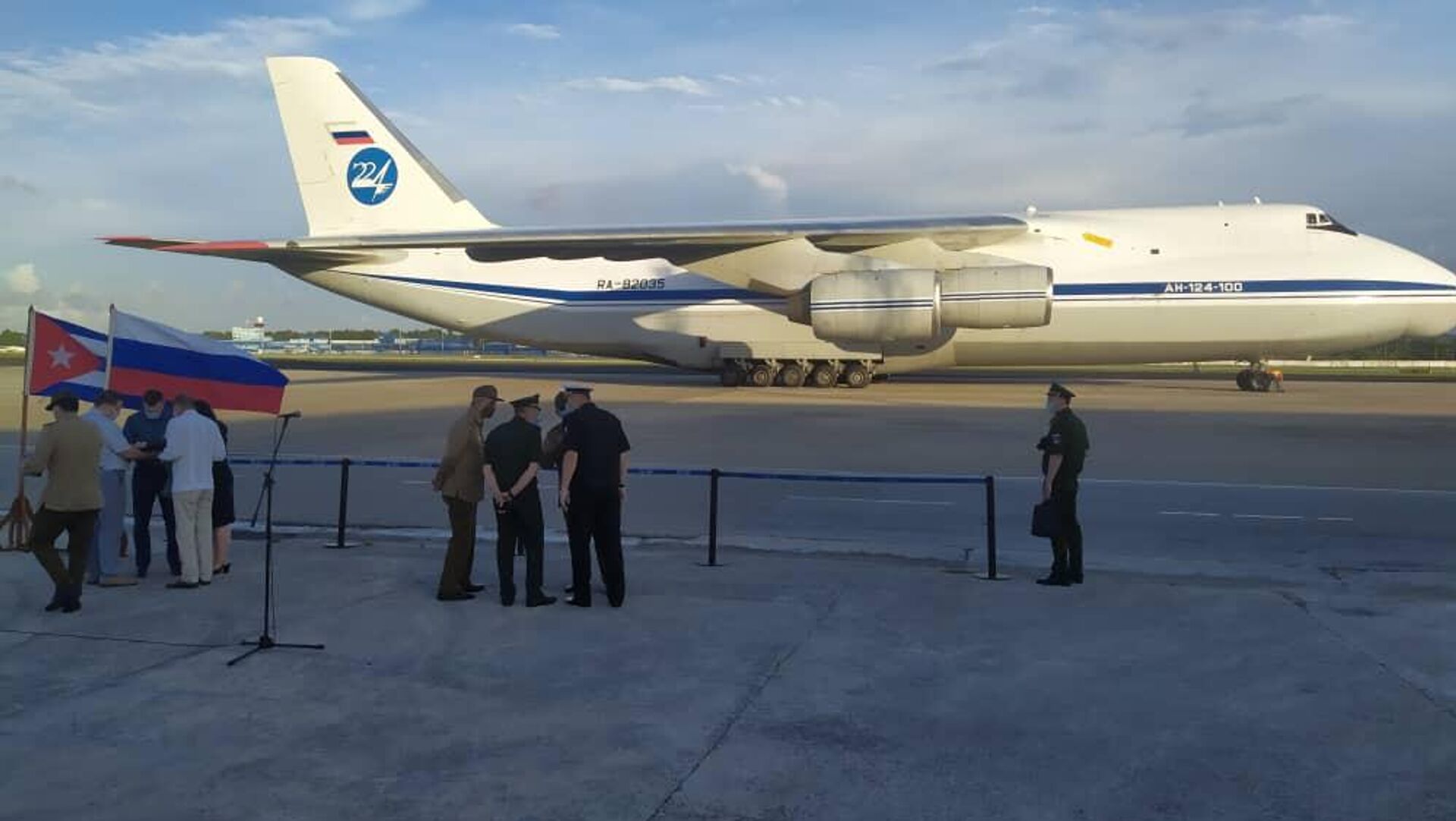 Avión ruso llega a Cuba con más de 40 toneladas de ayuda humanitaria Avión ruso llega a Cuba con más de 40 toneladas de ayuda humanitaria - Sputnik Mundo, 1920, 13.08.2021