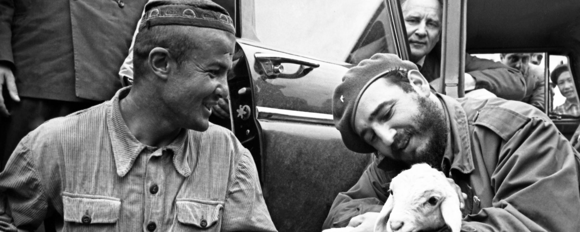 Fidel Castro en una granja cooperativa durante su visita a la República Socialista Soviética de Uzbekistán. - Sputnik Mundo, 1920, 27.04.2026