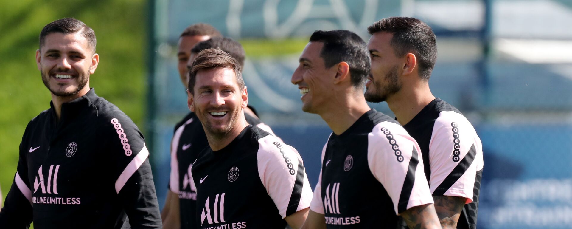 Лионель Месси и Анхель Ди Мария из Пари Сен-Жермен во время тренировки  - Sputnik Mundo, 1920, 14.08.2021