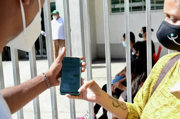 A través de un mensaje de texto son covocados los venezolanos a vacunarse contra el COVID-19 A través de un mensaje de texto son covocados los venezolanos a vacunarse contra el COVID-19 - Sputnik Mundo