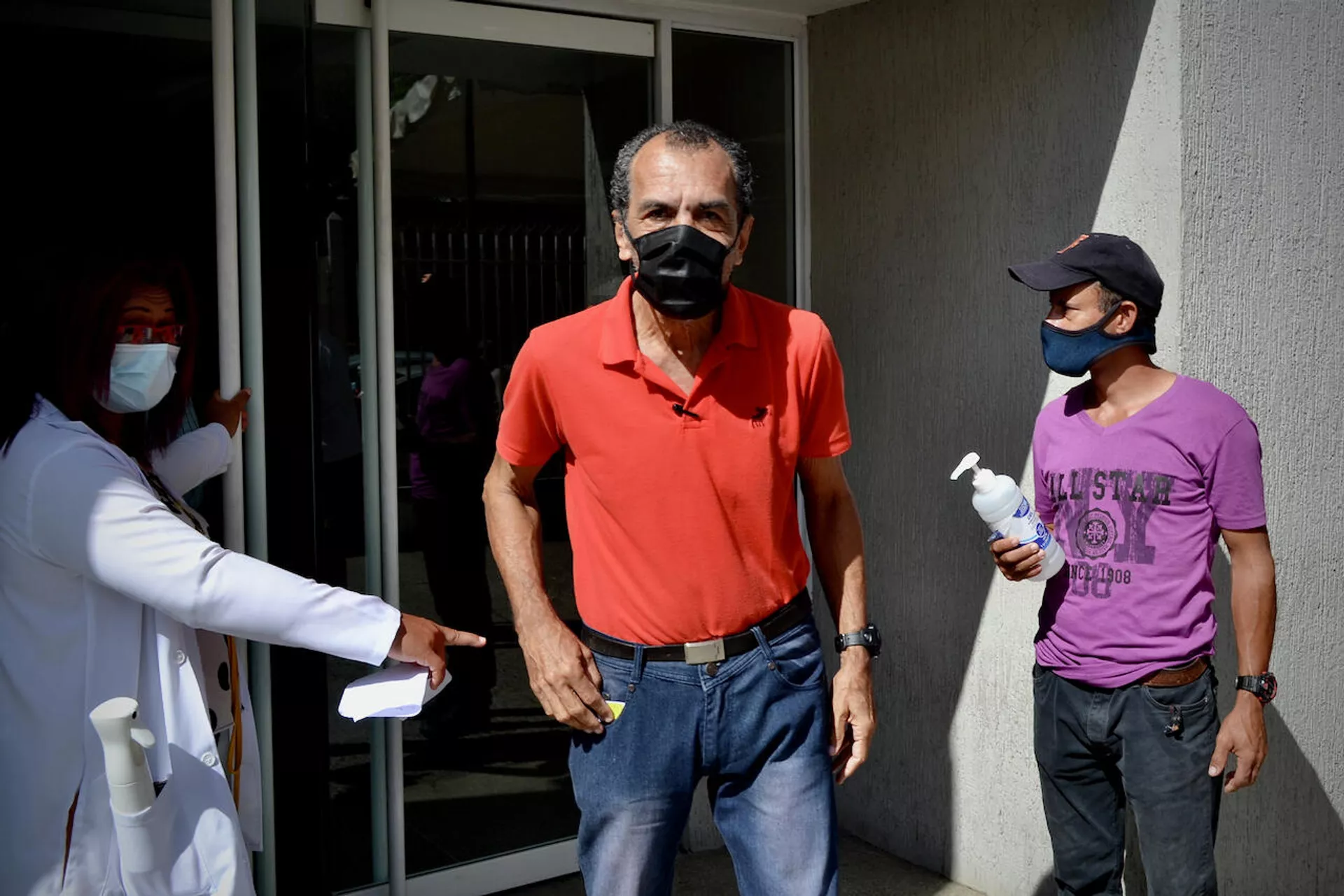 Andrés Blanco, comerciante de 73 años de edad, fue inmunizado con la vacunado china Sinopharm Andrés Blanco, comerciante de 73 años de edad, fue inmunizado con la vacunado china Sinopharm - Sputnik Mundo, 1920, 14.08.2021