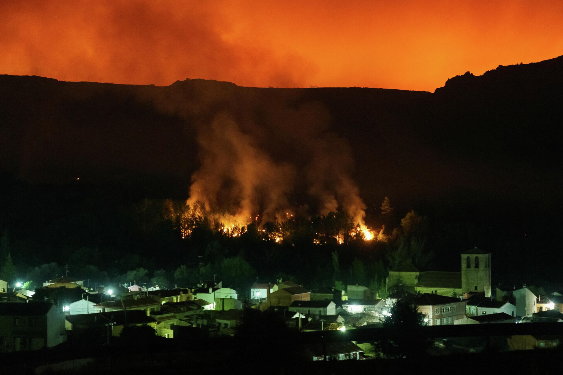 Incendio cerca de Sotalbo (Ávila) - Sputnik Mundo, 1920, 16.08.2021