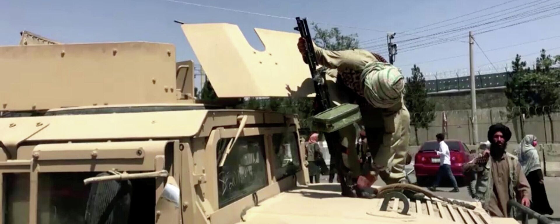 Talibanes en el aeropuerto de Kabul - Sputnik Mundo, 1920, 16.08.2021