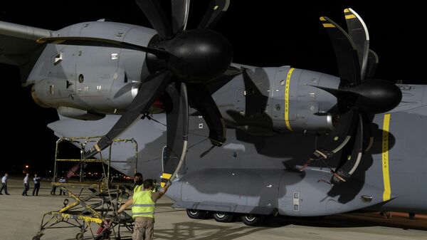 Un avión A400M del Ejército español  - Sputnik Mundo