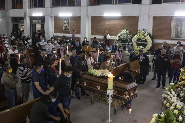 Familiares, amigos y colegas del medio asisten al funeral del periodista asesinado Jacinto Romero. Familiares, amigos y colegas del medio asisten al funeral del periodista asesinado Jacinto Romero. - Sputnik Mundo