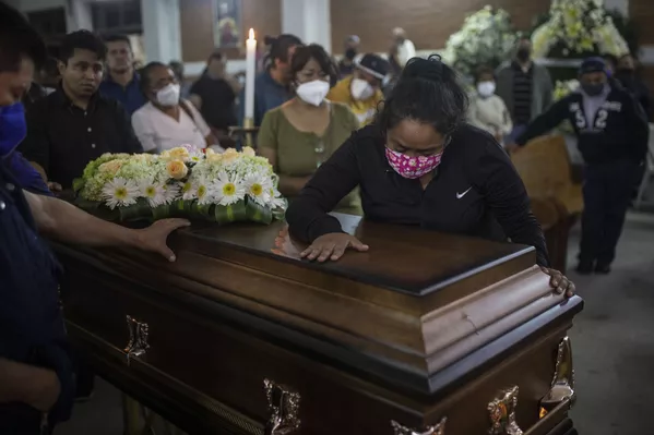 El asesinato de Jacinto Romero ocurrió frente a la casa del periodista en el estado de Veracruz. En la foto: el funeral del periodista asesinado Jacinto Romero. El asesinato de Jacinto Romero ocurrió frente a la casa del periodista en el estado de Veracruz. En la foto: el funeral del periodista asesinado Jacinto Romero. - Sputnik Mundo