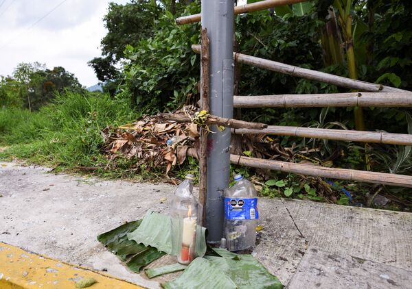 &quot;El reportero y presentador de radio de OriStereo FM Jacinto Romero fue asesinado por al menos dos disparos mientras conducía su Nissan en la mañana del jueves en el municipio de Ixtaczoquitlán&quot;, informaron los medios locales. Foto: lugar del asesinato de Jacinto Romero. - Sputnik Mundo