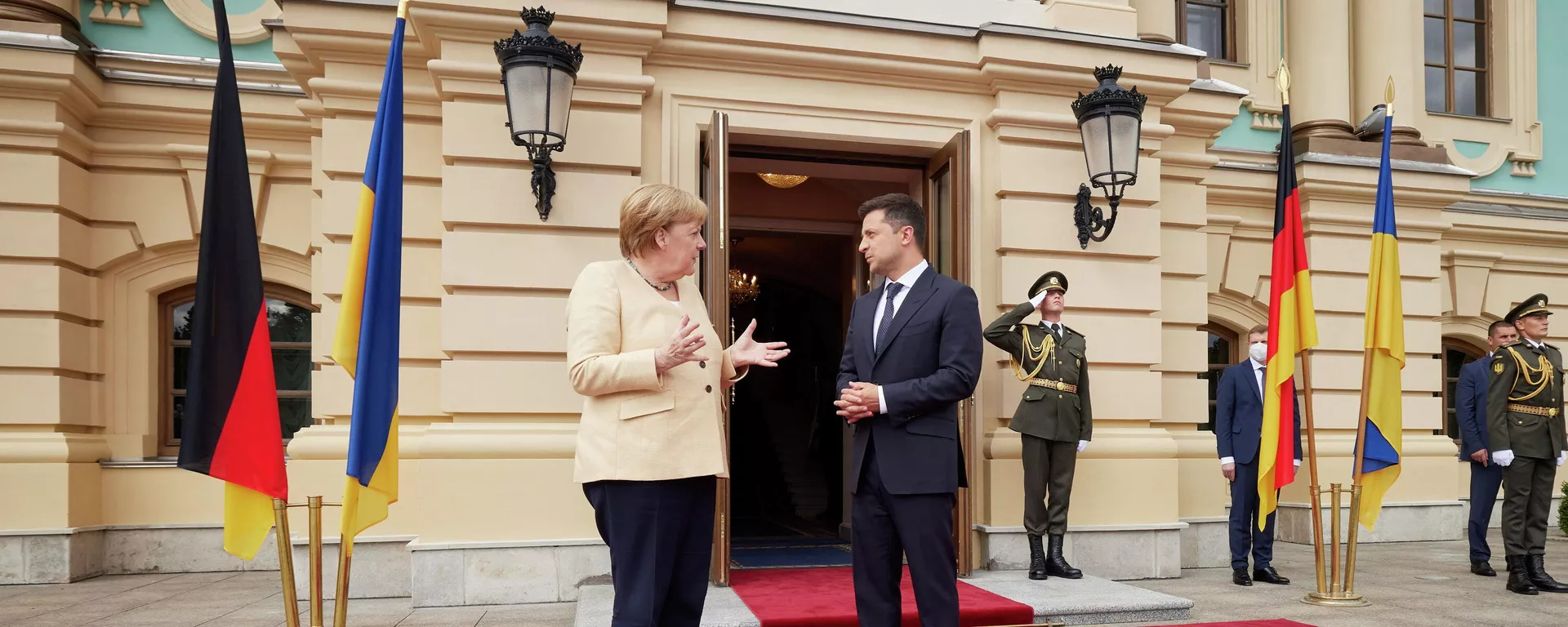 La canciller federal de Alemania, Angela Merkel, y el presidente ucraniano, Volodímir Zelenski La canciller federal de Alemania, Angela Merkel, y el presidente ucraniano, Volodímir Zelenski - Sputnik Mundo, 1920, 22.08.2021