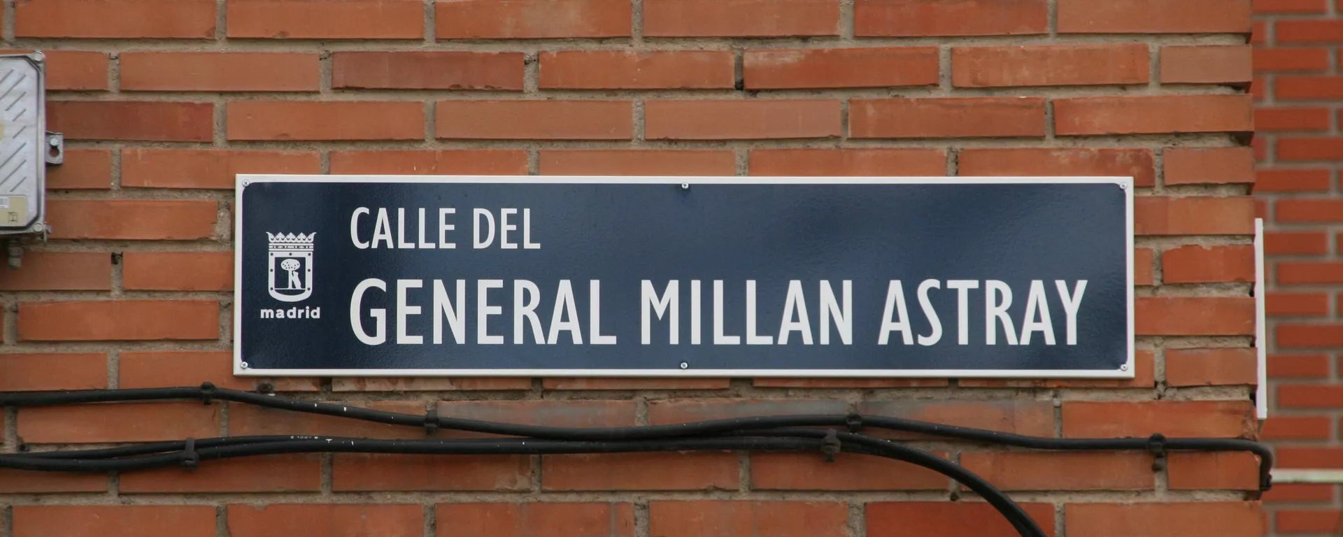 Placa de la calle General Millán Astray en el barrio de Las Águilas, distrito de Latina, en Madrid Placa de la calle General Millán Astray en el barrio de Las Águilas, distrito de Latina, en Madrid - Sputnik Mundo, 1920, 26.08.2021