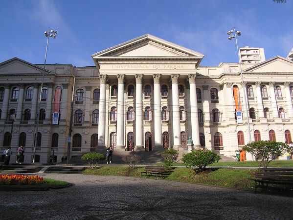 Universidad Federal de Paraná (Brasil): puesto 618. Ubicada en Curitiba, capital del estado de Paraná (sur), es la universidad más antigua de Brasil, creada en 1912, y pública desde 1951. Por segundo año consecutivo está calificada entre las 700 mejores universidades del mundo. - Sputnik Mundo