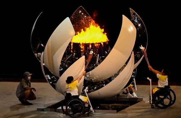 Todos tenemos alas, este es el lema de los Juegos Paralímpicos de Tokio. En la foto: el encendido de la llama paralímpica en la ceremonia de inauguración de los Juegos Paralímpicos 2020. - Sputnik Mundo