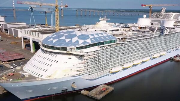 El crucero Wonder of the Seas, en los astilleros de Saint-Nazaire (Francia) - Sputnik Mundo