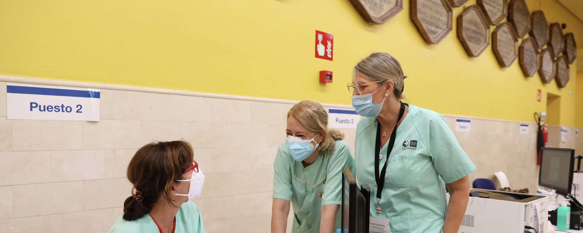 Tres sanitarias en el dispositivo puesto en marcha para vacunar contra el coronavirus en las instalaciones del Hospital General Universitario Gregorio Marañón, a 20 de agosto de 2021, en Madrid (España). Tres sanitarias en el dispositivo puesto en marcha para vacunar contra el coronavirus en las instalaciones del Hospital General Universitario Gregorio Marañón, a 20 de agosto de 2021, en Madrid (España). - Sputnik Mundo, 1920, 02.12.2021