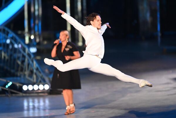 El bailarín Serguéi Polunin en el concierto de gala, en el marco de la celebración del 800 aniversario de Nizhni Nóvgorod. - Sputnik Mundo