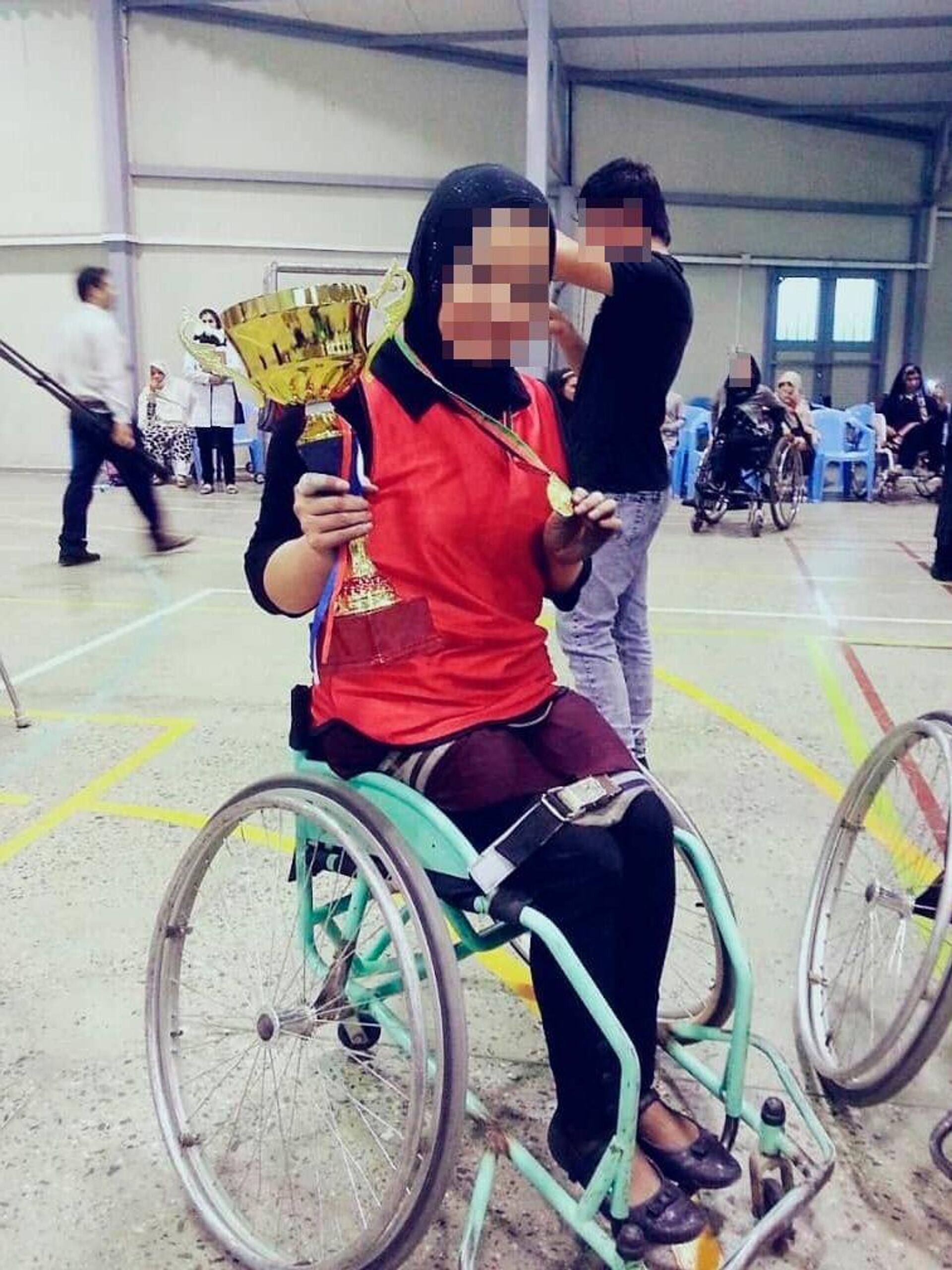 Latifa, afgana atrapada en Kabul, jugando al baloncesto adaptado en silla de ruedas - Sputnik Mundo, 1920, 27.08.2021