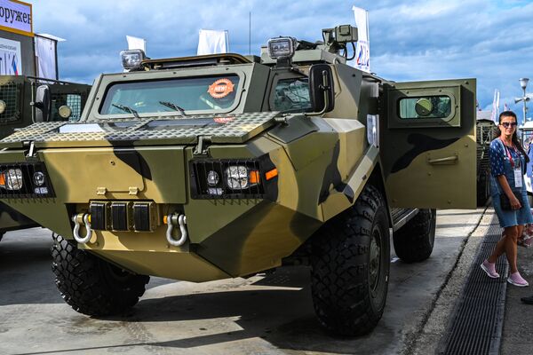 El vehículo blindado anfibio polivalente BRDM-4 - Sputnik Mundo
