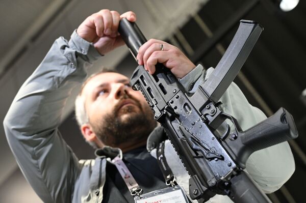El subfusil PPK-20 - Sputnik Mundo