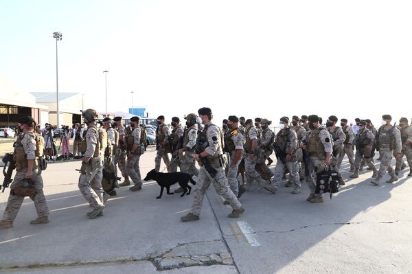 La llegada del avión con evacuados de Kabul a la base militar de Torrejón de Ardoz  - Sputnik Mundo