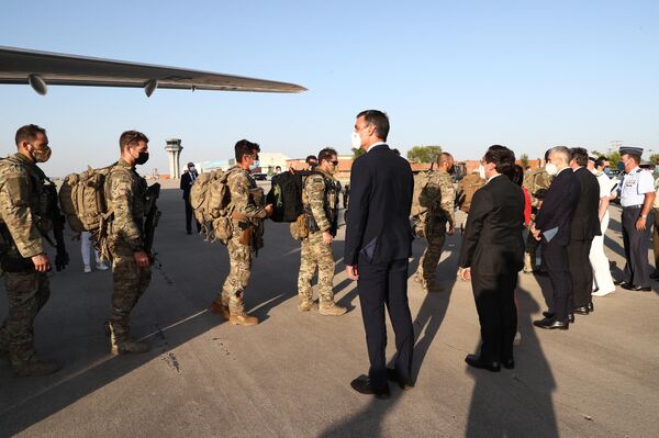 La llegada del avión con evacuados de Kabul a la base militar de Torrejón de Ardoz  - Sputnik Mundo