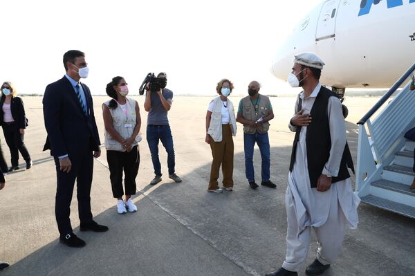 La llegada del avión con evacuados de Kabul a la base militar de Torrejón de Ardoz  - Sputnik Mundo