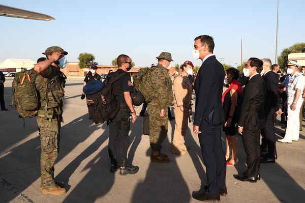 La llegada del avión con evacuados de Kabul a la base militar de Torrejón de Ardoz  - Sputnik Mundo