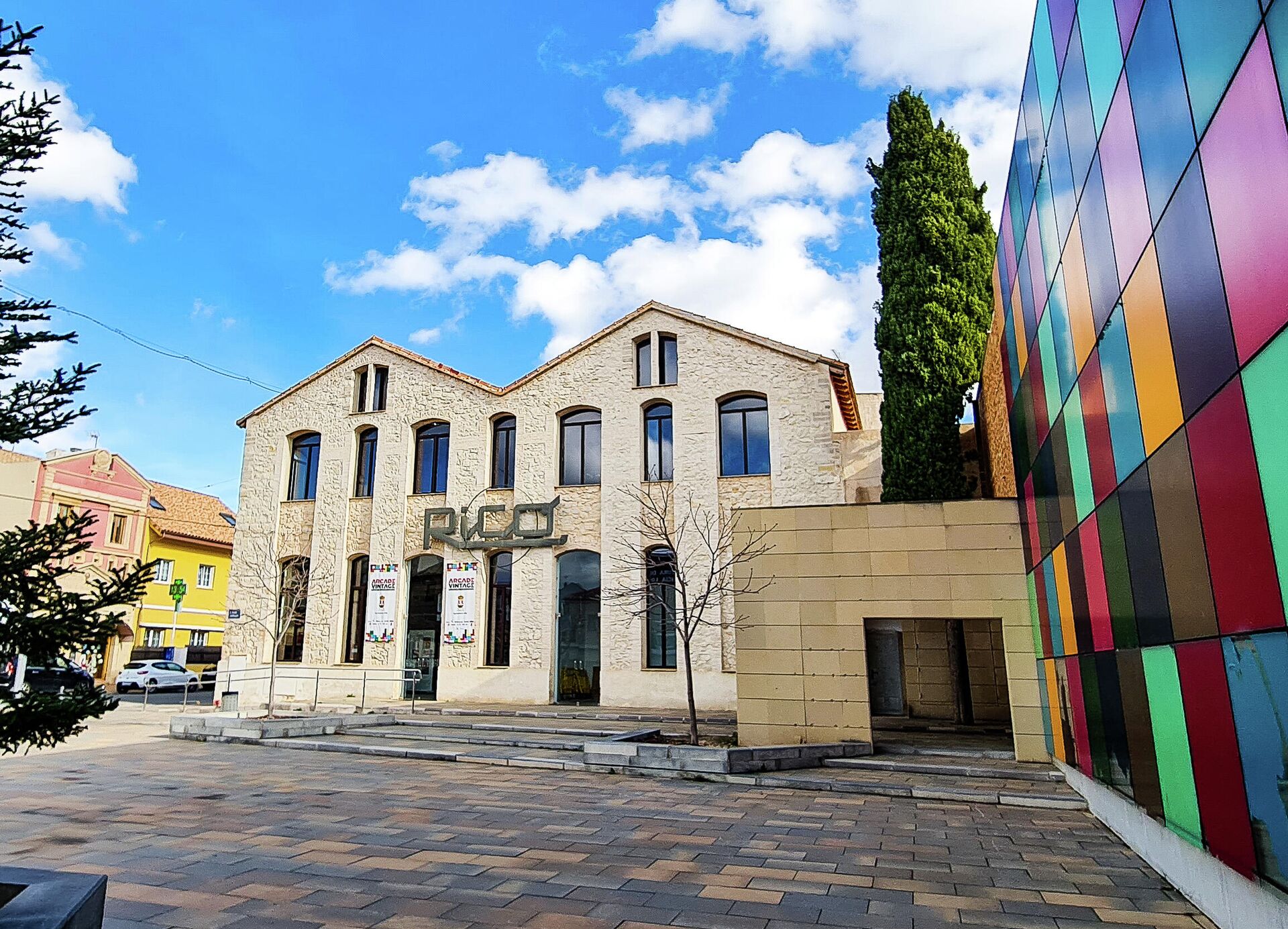 Edificio de la antigua fábrica de juguetes que alberga ahora el Arcade Vintage, museo del videojuego en la localidad alicantina de Ibi, en España - Sputnik Mundo, 1920, 30.08.2021