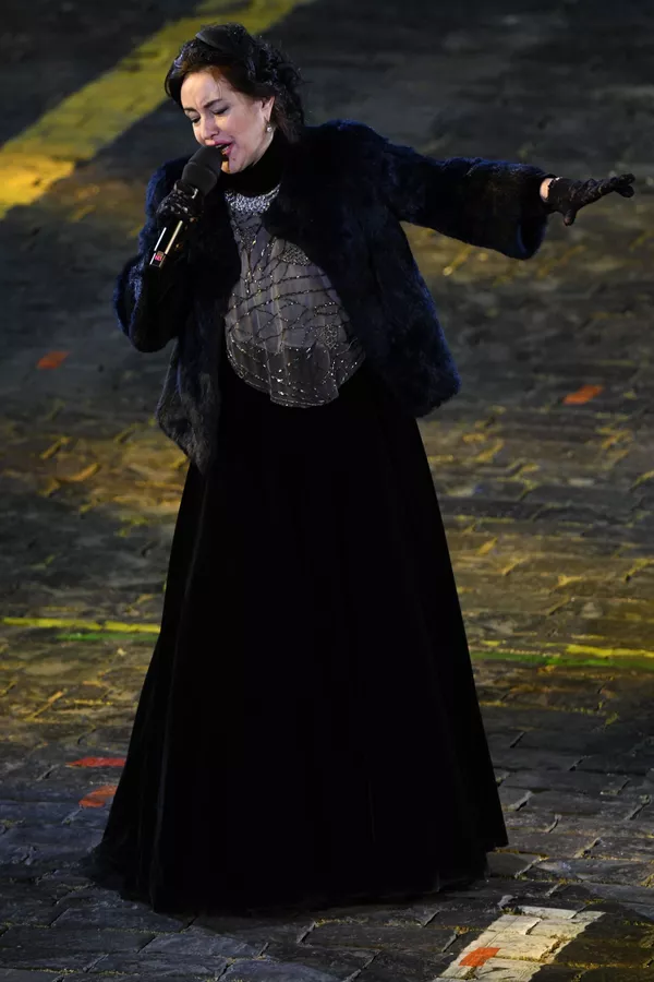 La cantante georgiana Tamara Gverdtsiteli actúa en la ceremonia de apertura del XIV Festival Internacional Torre Spásskaya en la Plaza Roja de Moscú. La cantante georgiana Tamara Gverdtsiteli actúa en la ceremonia de apertura del XIV Festival Internacional Torre Spásskaya en la Plaza Roja de Moscú. - Sputnik Mundo