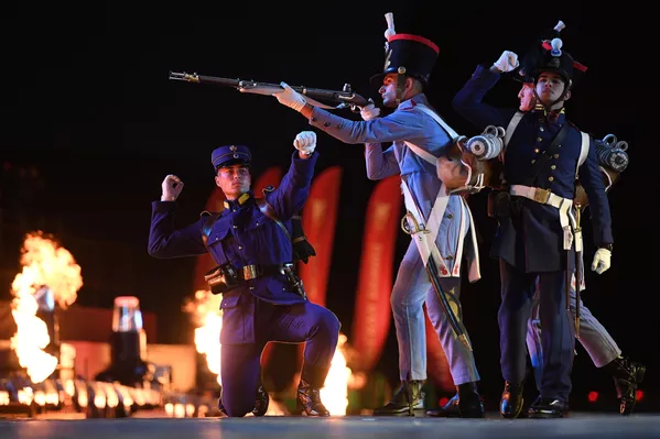 El pelotón de desfile histórico de la Academia del Estado Mayor de Grecia durante su actuación en la ceremonia de apertura del XIV Festival Internacional Torre Spásskaya en la Plaza Roja de Moscú. El pelotón de desfile histórico de la Academia del Estado Mayor de Grecia durante su actuación en la ceremonia de apertura del XIV Festival Internacional Torre Spásskaya en la Plaza Roja de Moscú. - Sputnik Mundo