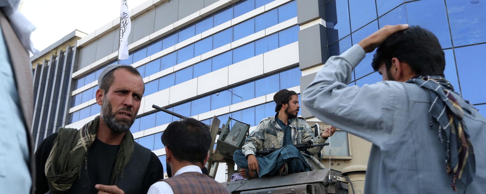 Talibanes en Kabul, Afganistán - Sputnik Mundo, 1920, 02.09.2021
