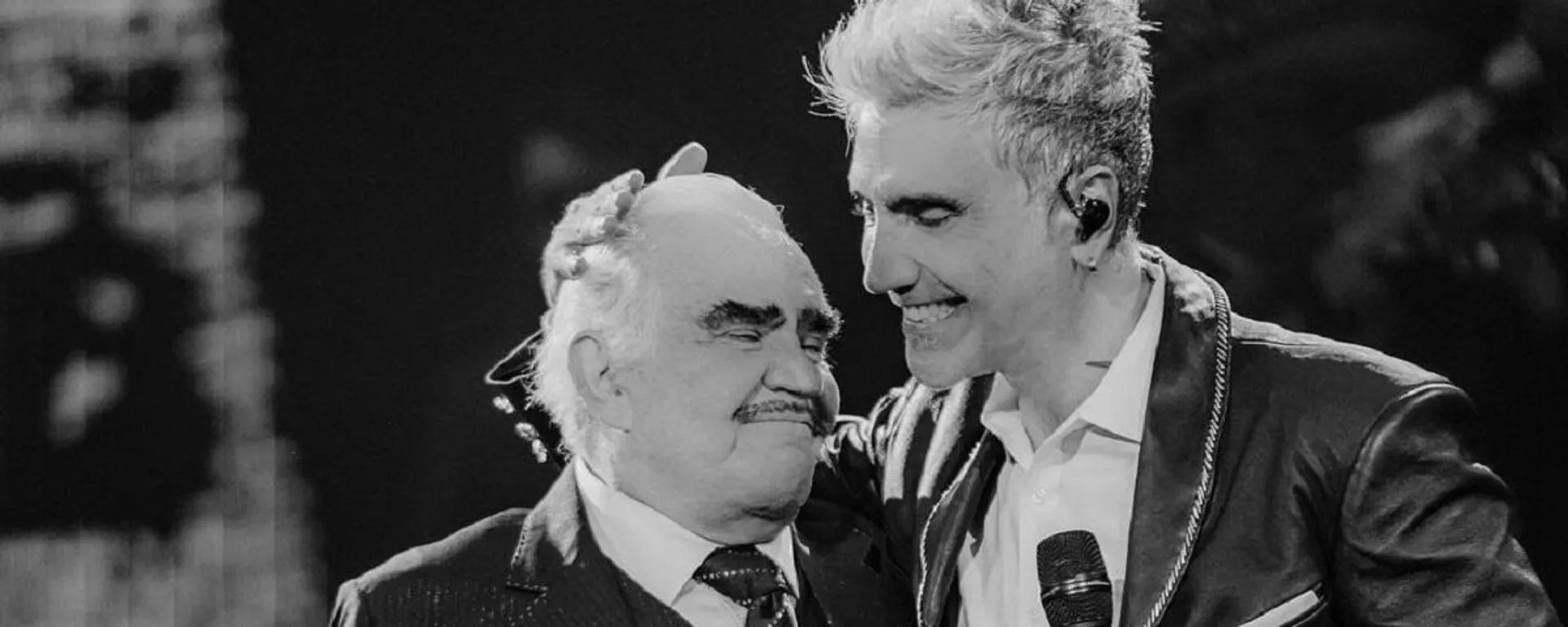 Alejandro Fernández junto a su padre, Vicente Fernández Alejandro Fernández junto a su padre, Vicente Fernández - Sputnik Mundo, 1920, 02.09.2021