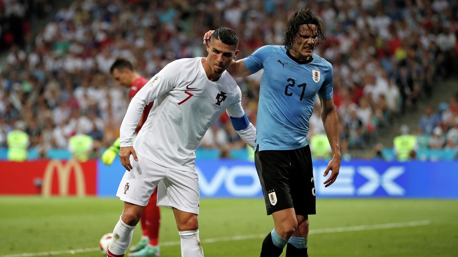 Cristiano Ronaldo y Edinson Cavani en la Copa del Mundo Rusia 2018 Cristiano Ronaldo y Edinson Cavani en la Copa del Mundo Rusia 2018 - Sputnik Mundo, 1920, 03.09.2021