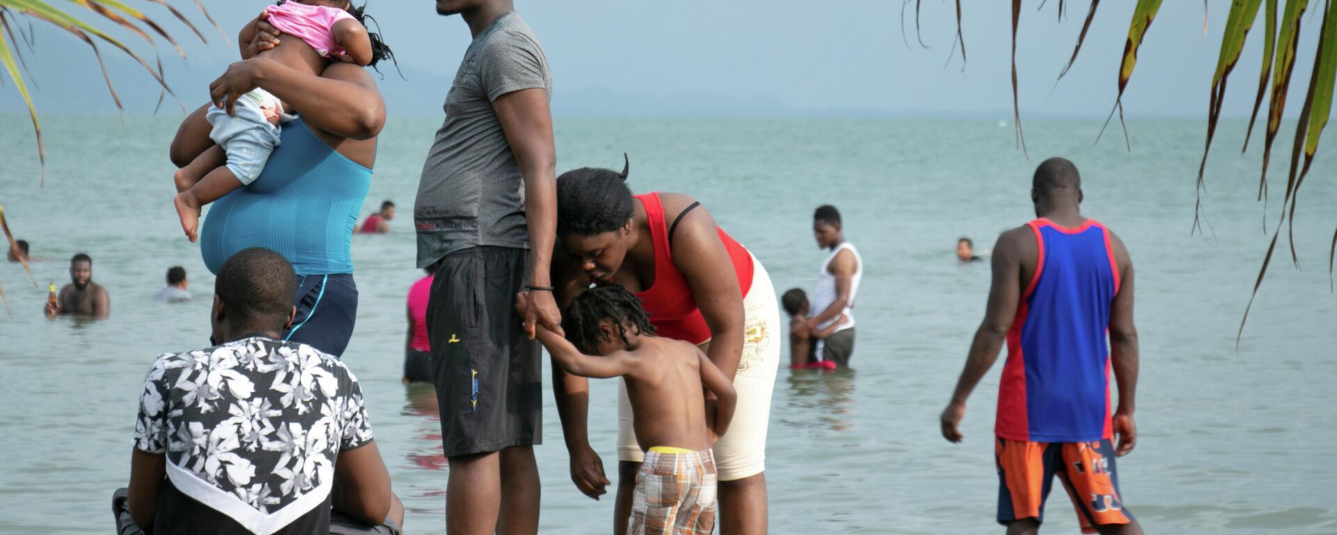 Una familia de migrantes en Necocli, Colombia - Sputnik Mundo, 1920, 03.09.2021