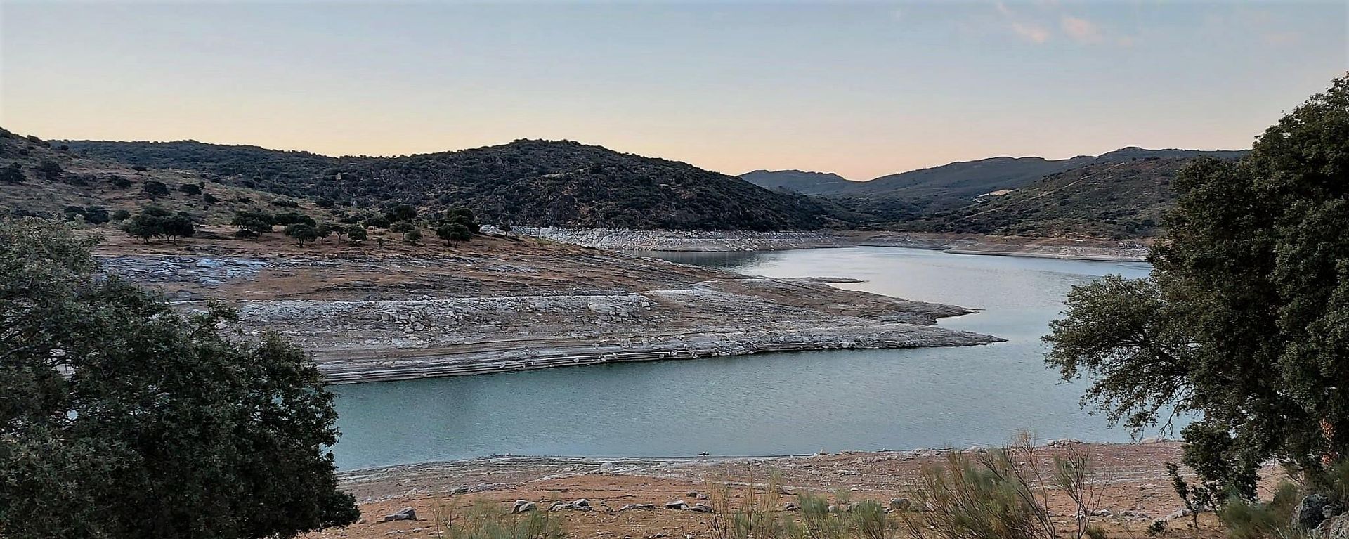 Panorámica del embalse de Valdecañas, el comunidad autónoma española de Extremadura Panorámica del embalse de Valdecañas, el comunidad autónoma española de Extremadura - Sputnik Mundo, 1920, 04.09.2021