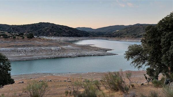 Panorámica del embalse de Valdecañas, el comunidad autónoma española de Extremadura - Sputnik Mundo