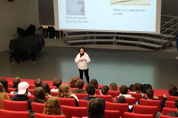 María Bueno en conferencia en Ginebra - Sputnik Mundo