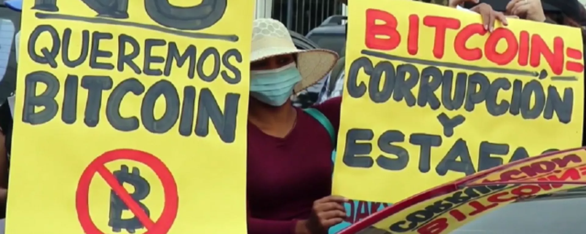 Protesta en San Salvador contra la polémica Ley Bitcóin Protesta en San Salvador contra la polémica Ley Bitcóin - Sputnik Mundo, 1920, 03.09.2021