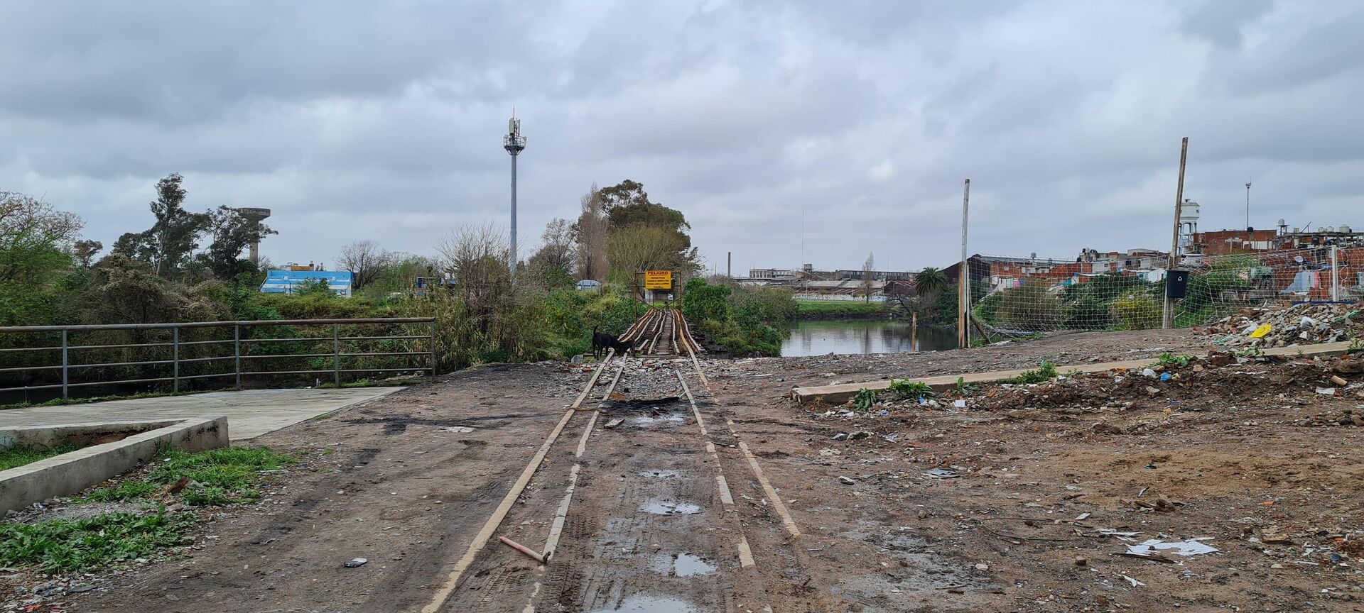 La Villa 21-24 de la ciudad de Buenos Aires es atravesada por las vías del ferrocarril - Sputnik Mundo, 1920, 04.09.2021