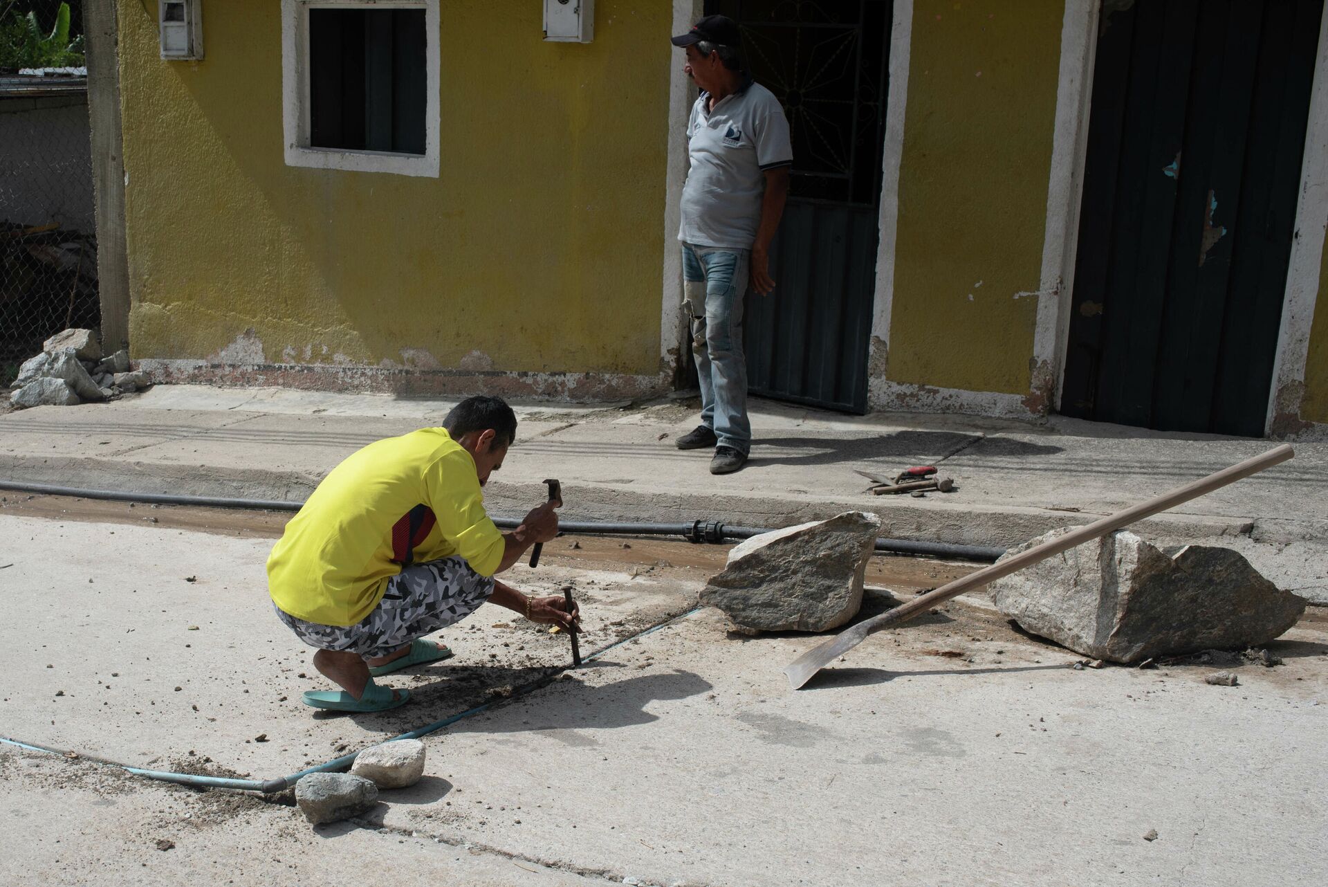 Venezolanos unen fuerzas para recuperar sus casas tras las fuertes lluvias - Sputnik Mundo, 1920, 04.09.2021